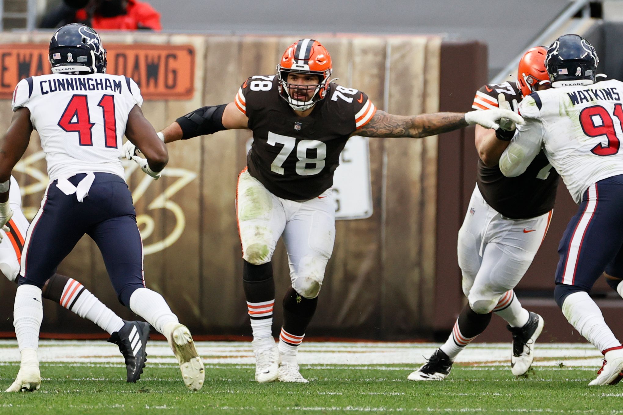 Browns activate Conklin, Parkey from COVID list to play