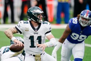 Daniel Jones, Wayne Gallman Jr. lead Giants over Eagles