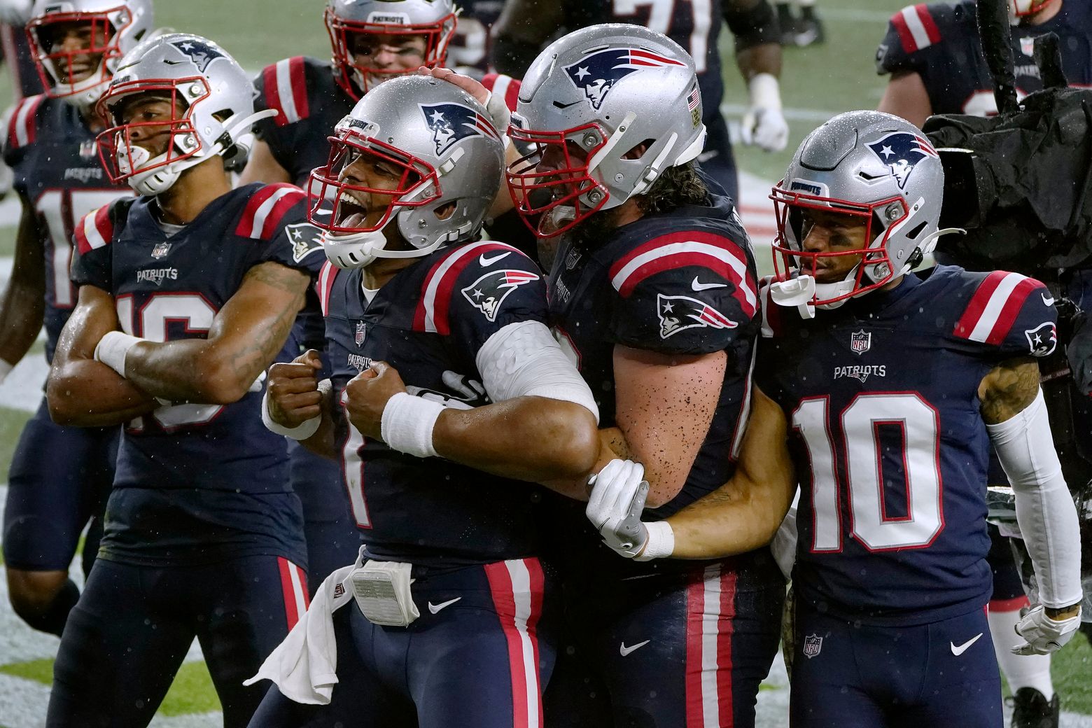 Cam Newton helps Patriots beat Ravens in rain and wind