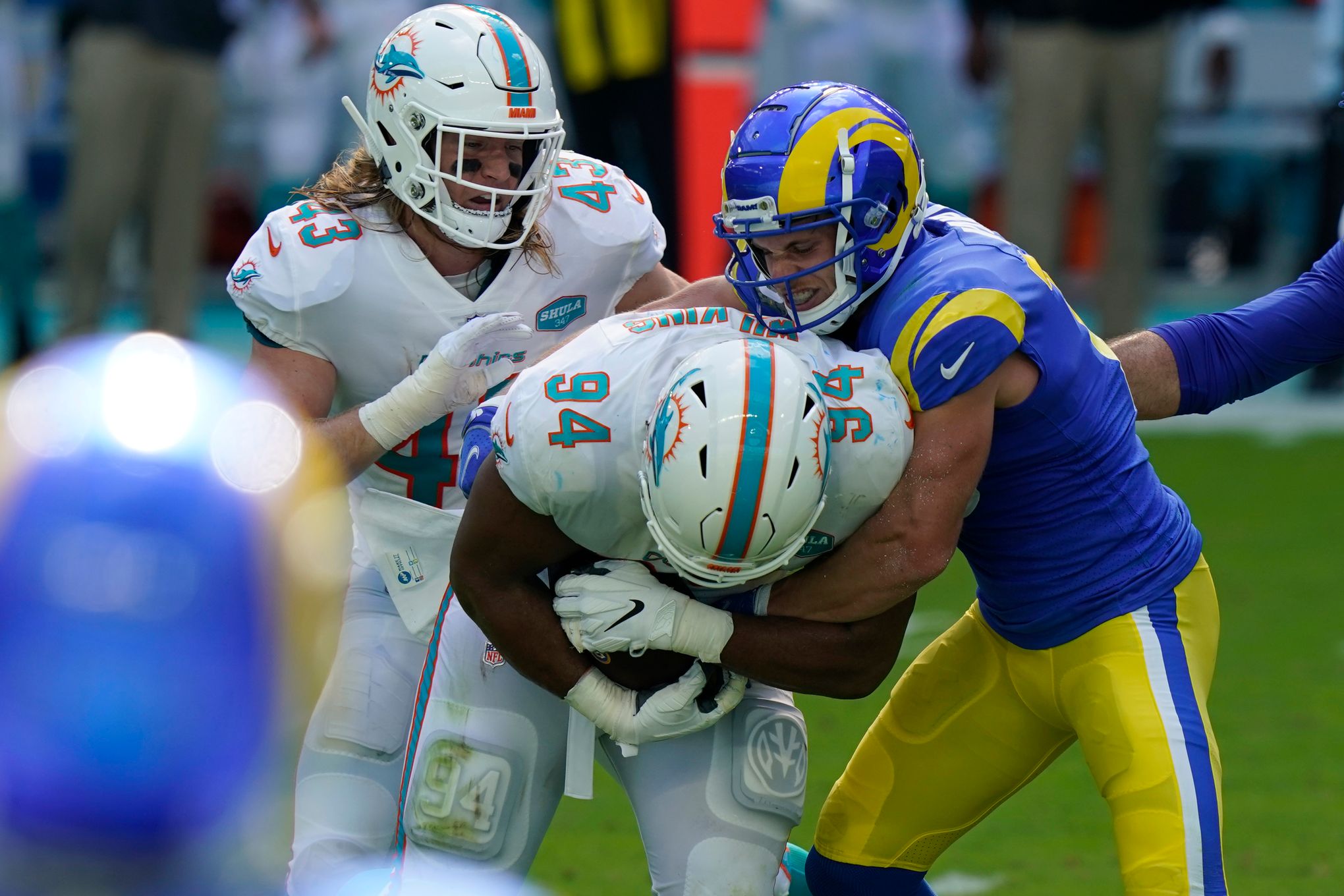 Big plays help Dolphins beat Rams 28-17 in Tua's 1st start