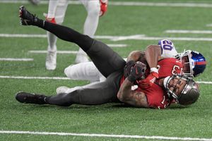 Brady reclaims record with 2 TDs as Bucs beat Giants - The Sumter Item