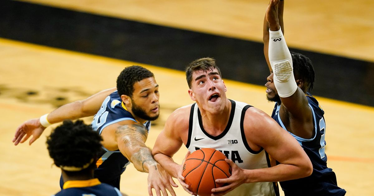 Nearly perfect Garza scores 41, No. 5 Iowa routs Southern | The Seattle ...