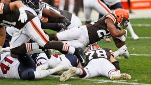 Chubb, Hunt rush Browns past Texans, 10-7  News, Sports, Jobs - Weirton  Daily Times