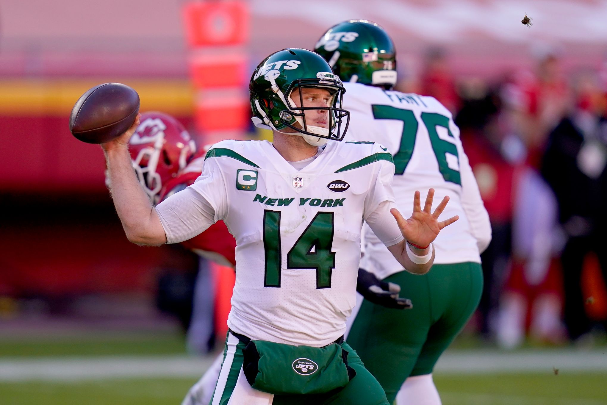 New York Jets quarterback Sam Darnold to miss multiple weeks with