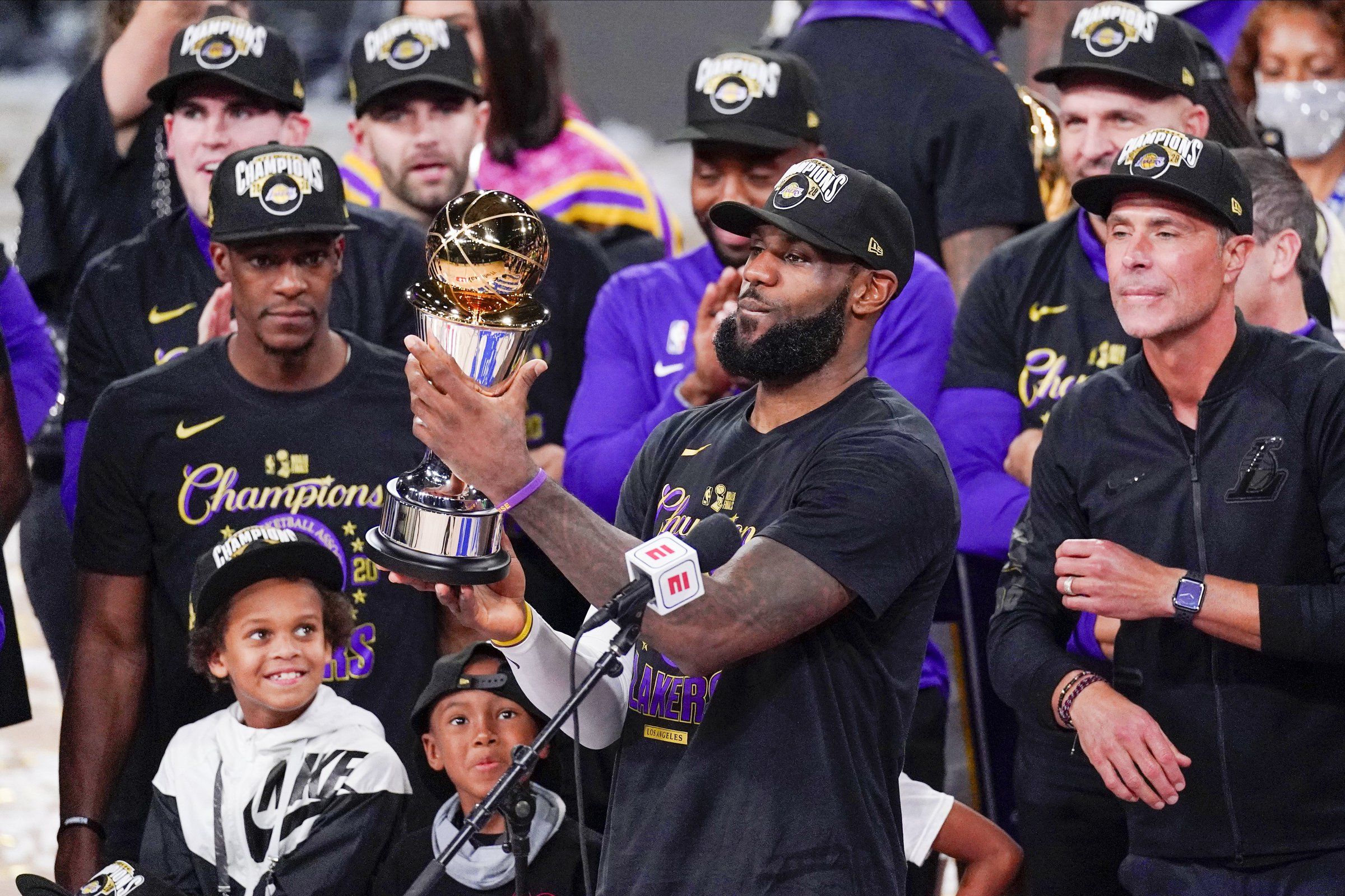 Lebron shop lakers hat