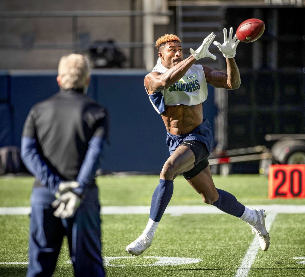 Seahawks coach Pete Carroll watches wide receiver DK Metcalf warm up before the Seahawks took on the San Francisco 49ers at CenturyLink Field. Metcalf’s physique has been a story since he went shirtless in his predraft meeting with the Seahawks, which inspired Carroll to take his shirt off in return. And there was that photo of Metcalf that became a meme. The DK show continues in pregame warm-ups before the players suit up. (Bettina Hansen / The Seattle Times)