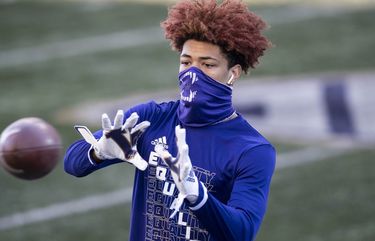 Washington wide receiver Rome Odunze warms up for Saturday’s game with Stanford.  The Stanford University Cardinals played the University of Washington in Pac-12 Football Saturday, December 5, 2020 at Husky Stadium in Seattle, WA. 215826