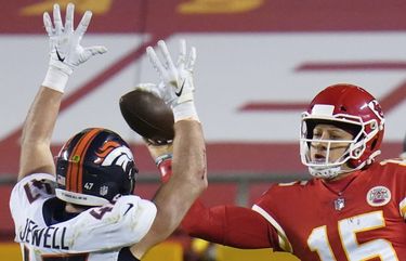 Chiefs QB Patrick Mahomes' arm angles causing defenses fits