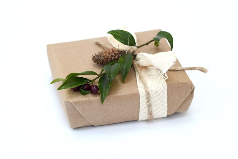 LPT: Use plain brown wrapping paper for presents, its far cheaper than  glossy wrapping paper and its recycleable! : r/LifeProTips