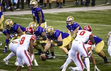 UW Huskies starting C Luke Wattenberg announces he will return for ...