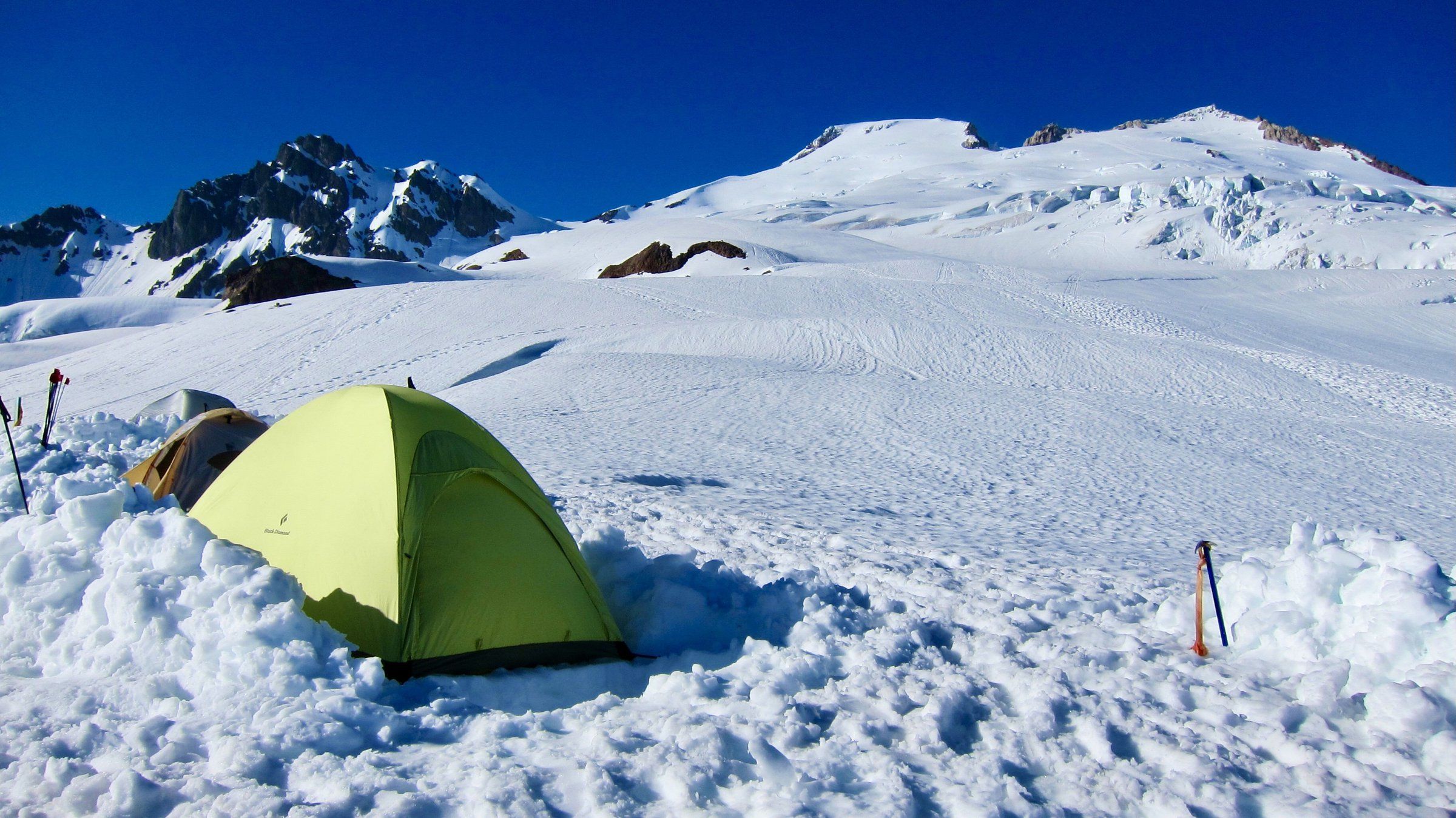 Winter camping without clearance tent