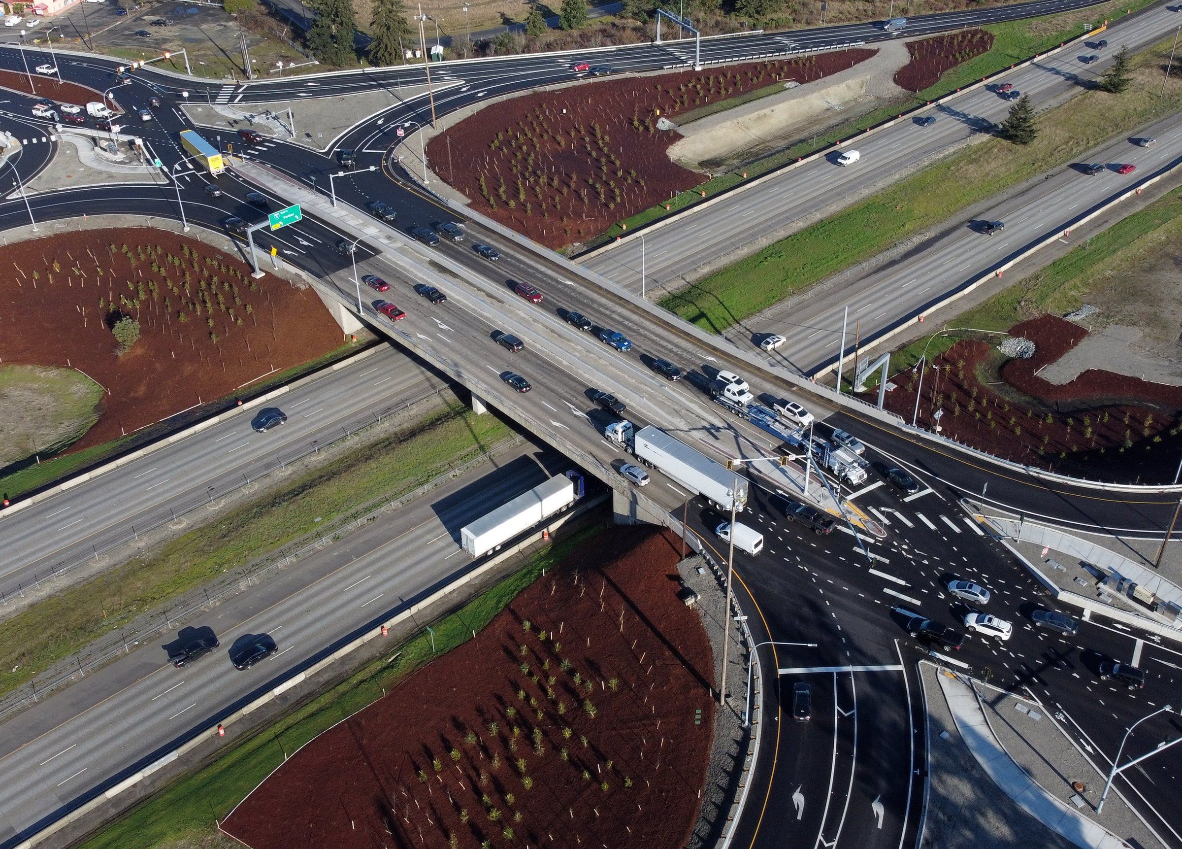 A novel I-5 interchange in Lacey lets motorists drive on the left