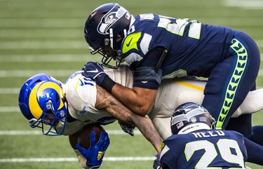 Banner day: Stout defense vs. Rams leads the Seahawks to their first NFC  West title since 2016