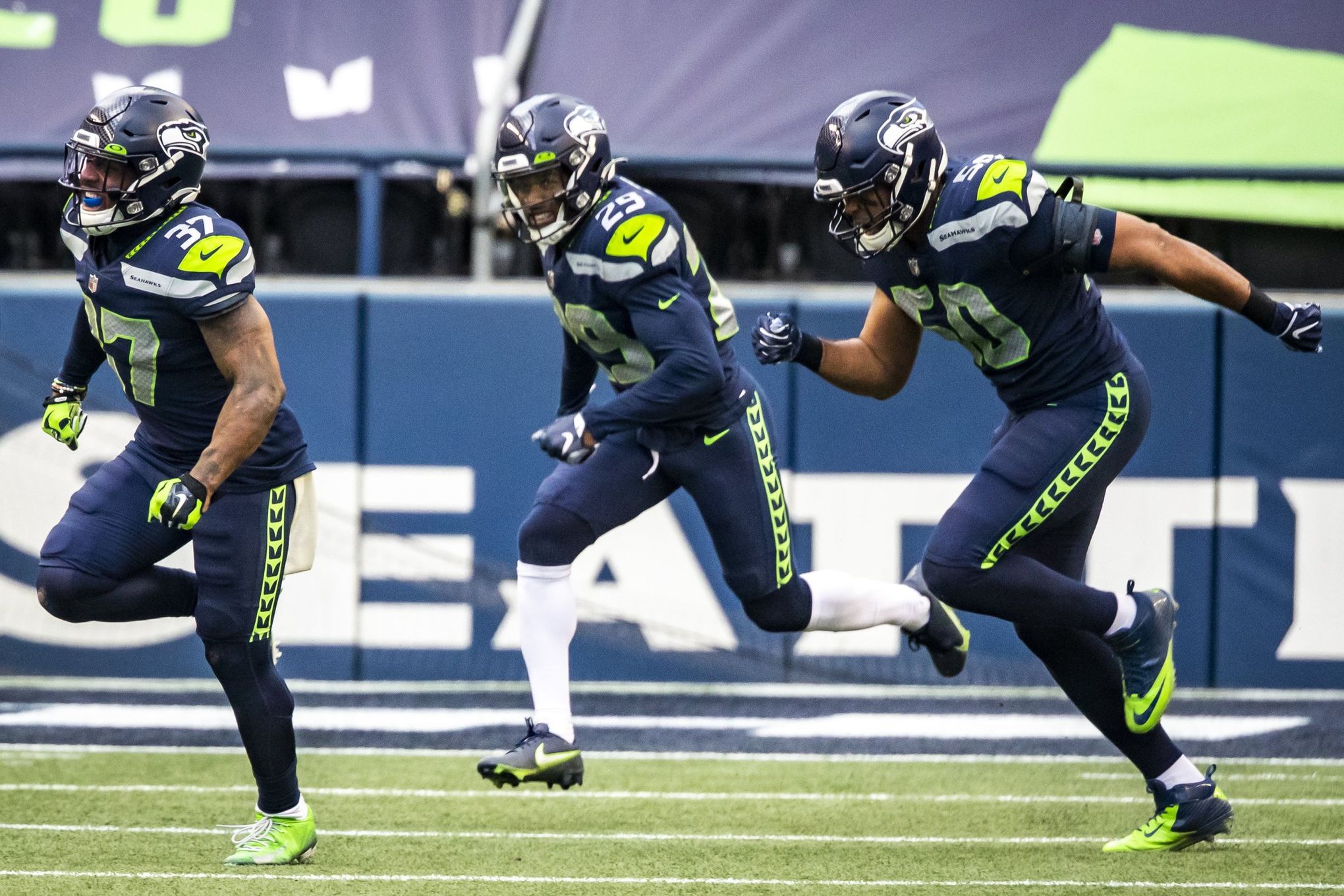 Banner day: Stout defense vs. Rams leads the Seahawks to their first NFC  West title since 2016