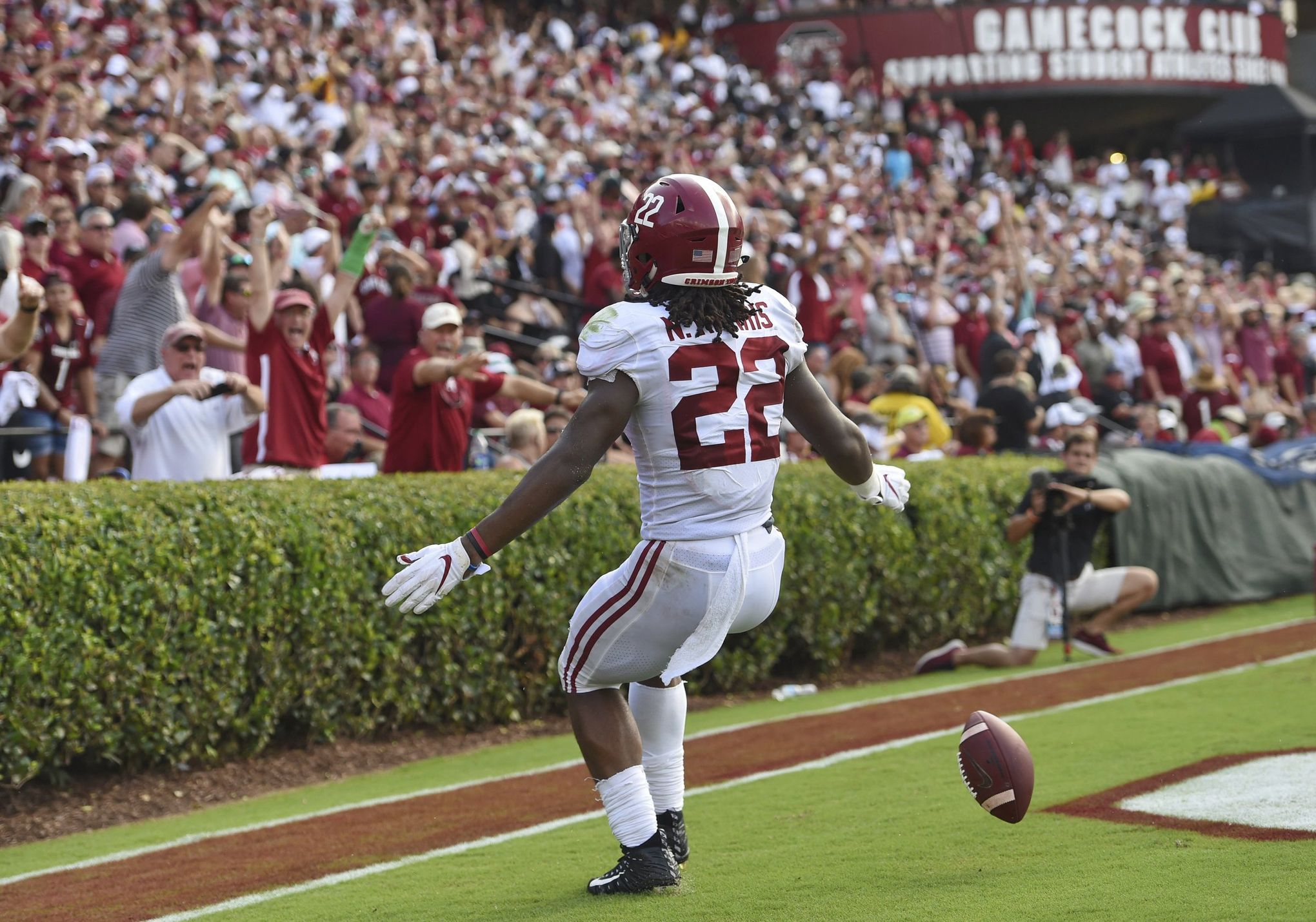 Najee Harris hurdles over Notre Dame defender in Rose Bowl after Megan  Rapinoe tells him to