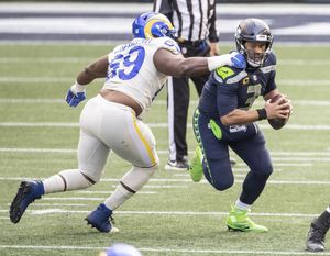 Bobby Wagner gets rousing reception in first game back at Lumen