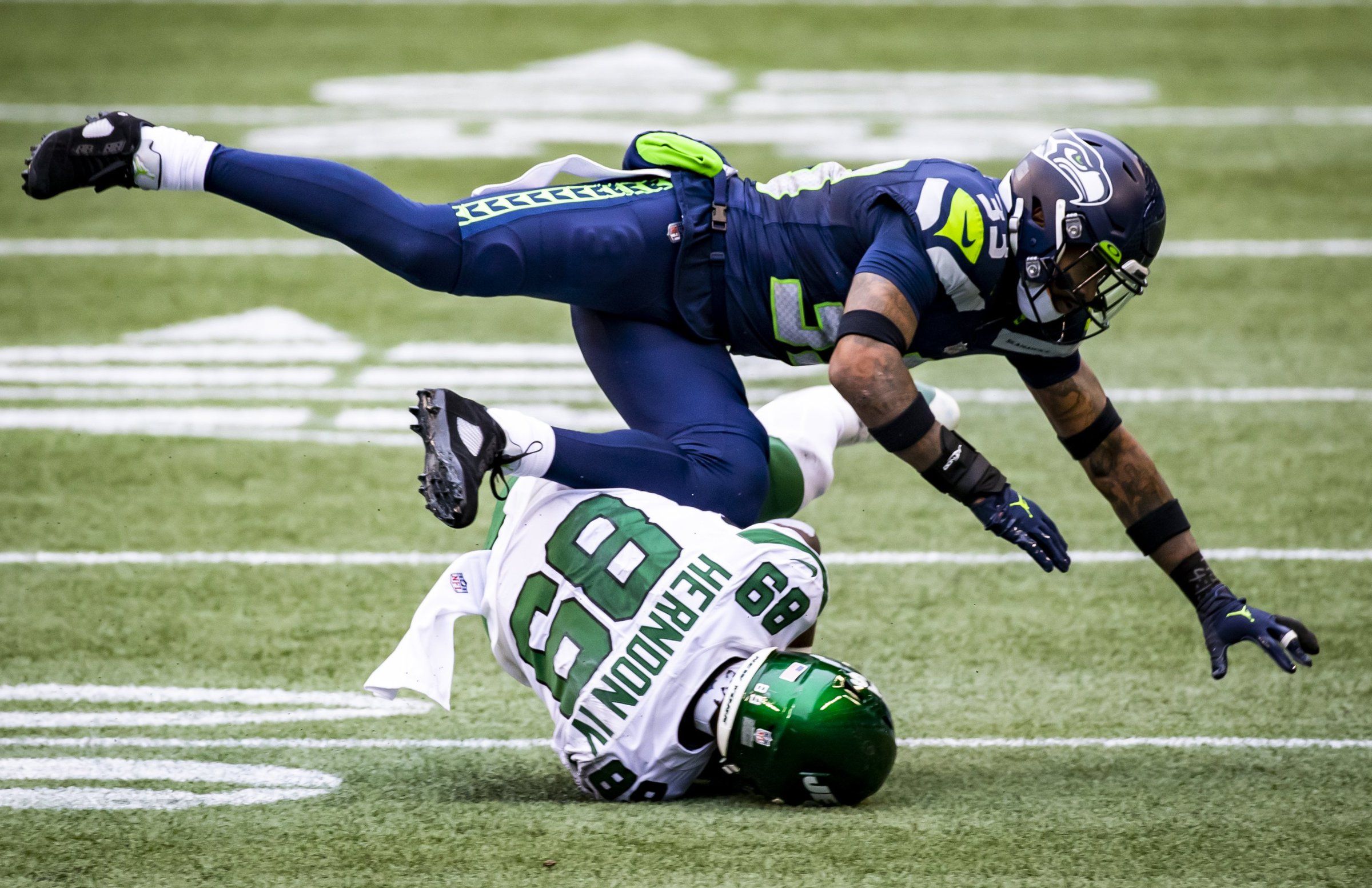 Seahawks' Jamal Adams breaks NFL season record for sacks by a