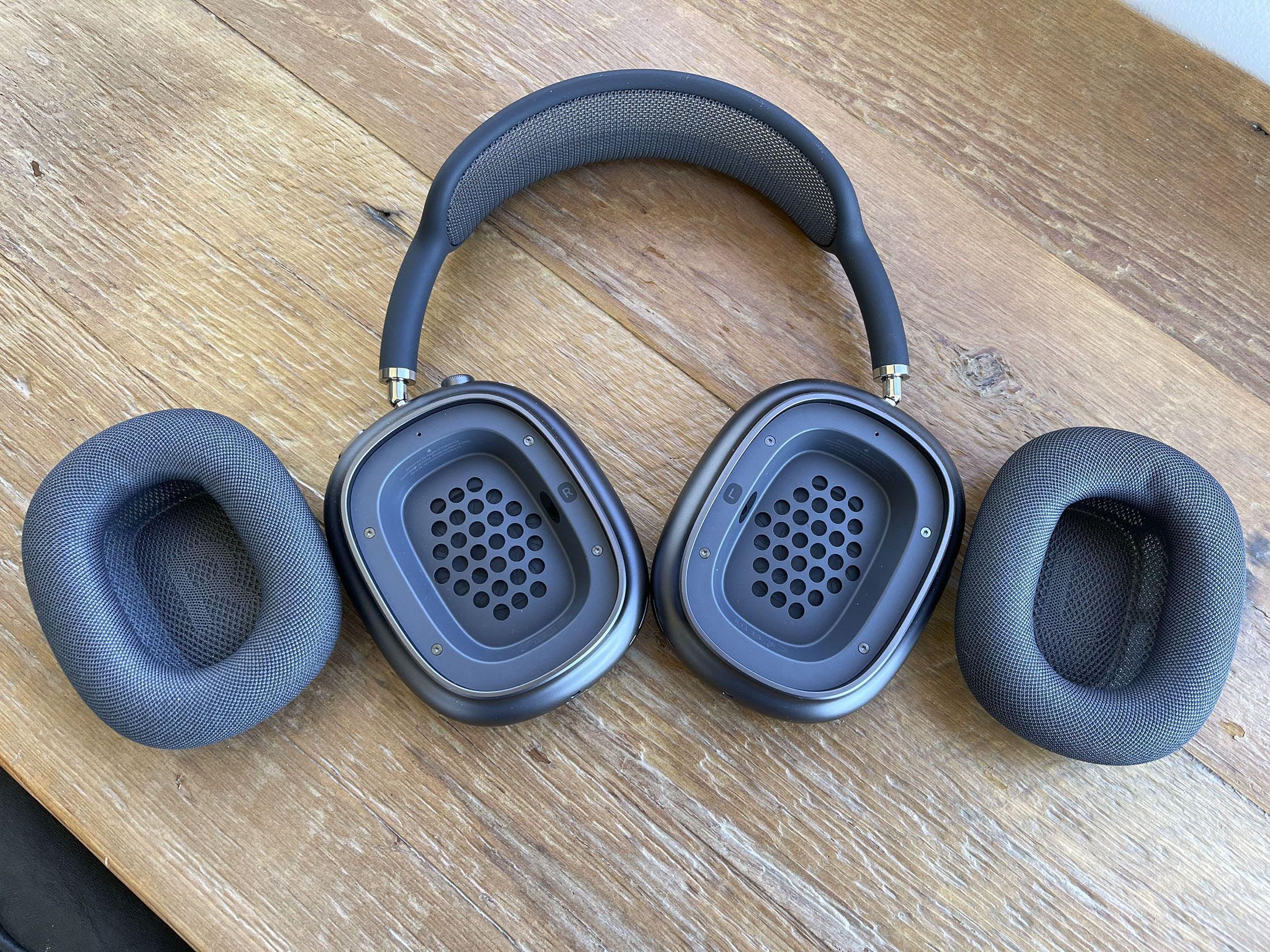 Apple noise discount cancelling headphones review