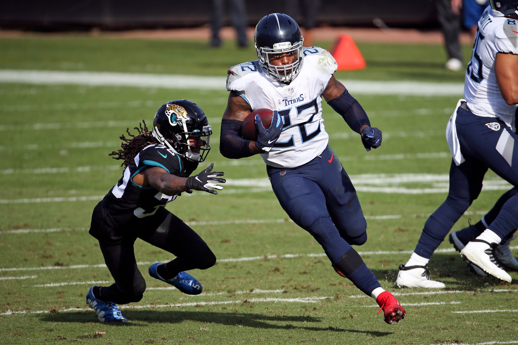 Tennessee Titans' Derrick Henry thanks kitchen, maintenance staff after  securing rushing title