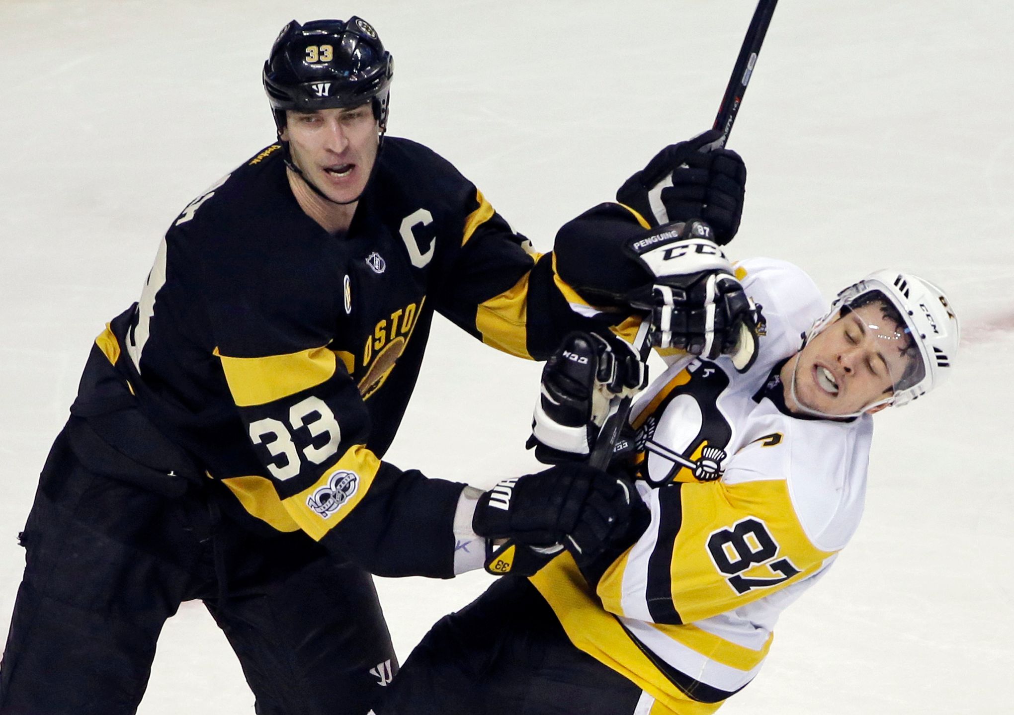 Zdeno Chara in spotlight as Bruins face Capitals