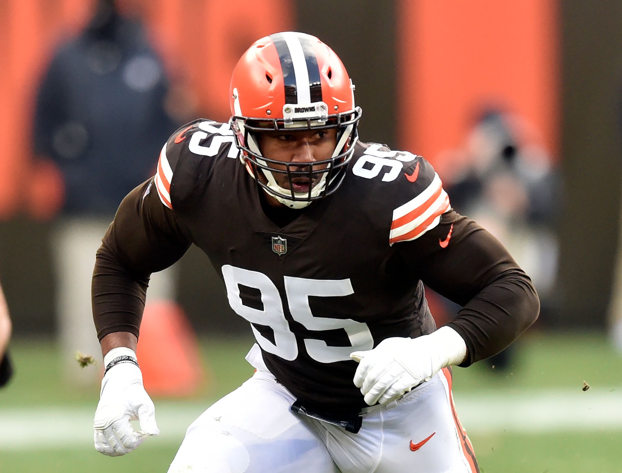 Browns' Denzel Ward will miss several weeks with his calf strain, possibly  3 or 4 