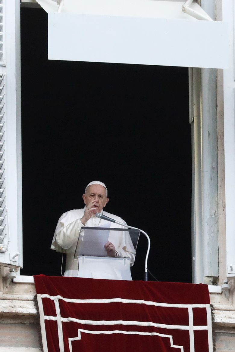 Pope makes surprise early morning prayer visit in rainy Rome | The Seattle  Times, image size:780x1170