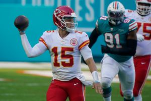 Mahomes, Chiefs clinch AFC West with 33-27 win over Dolphins – WUTR/WFXV –