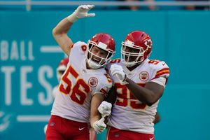 Mahomes, Chiefs clinch AFC West with 33-27 win over Dolphins – KGET 17