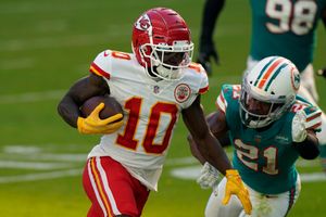 Mahomes, Chiefs clinch AFC West with 33-27 win over Dolphins – KGET 17