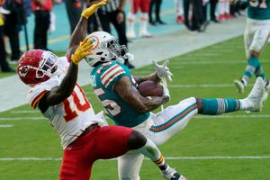 Mahomes, Chiefs clinch AFC West with 33-27 win over Dolphins – KGET 17