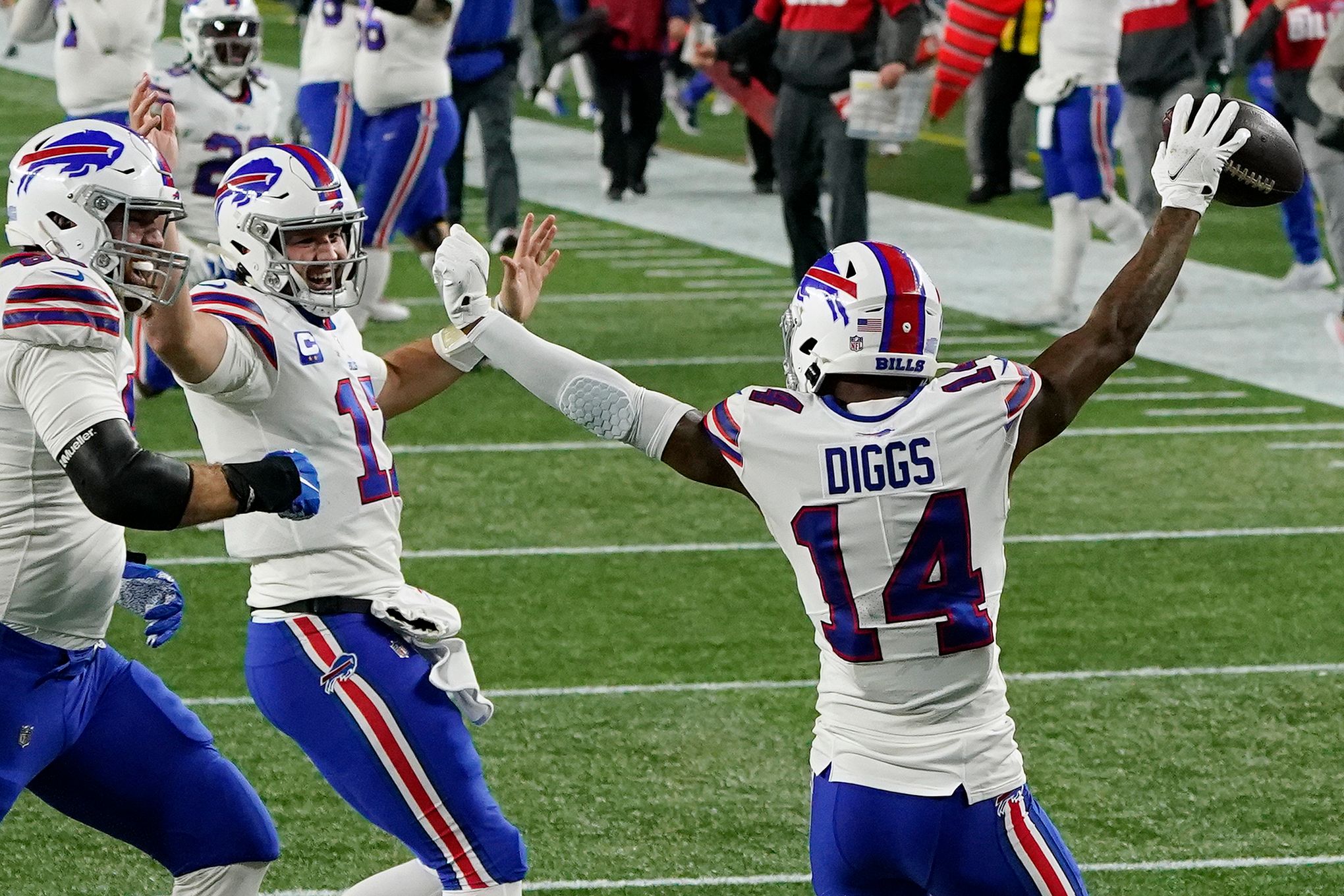 Allen, Diggs lead the way as Bills rout division rival Dolphins