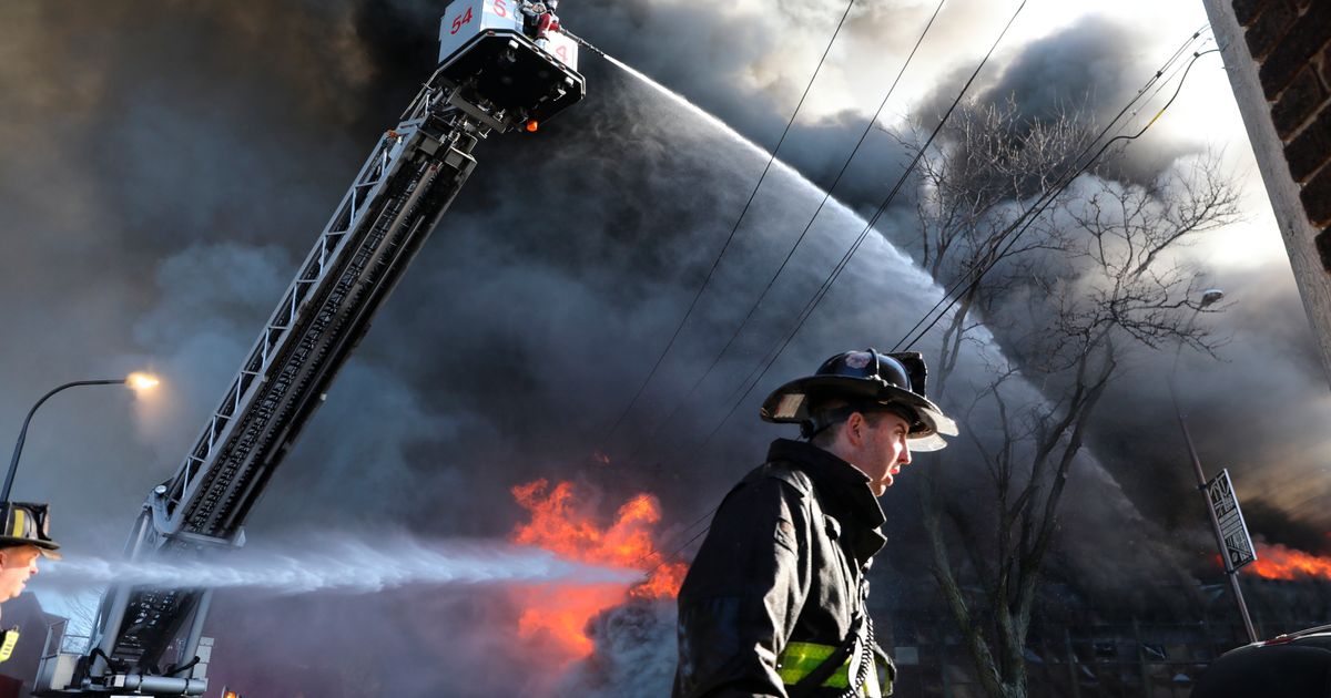 Hundreds of Chicago firefighters battle warehouse fire The Seattle Times