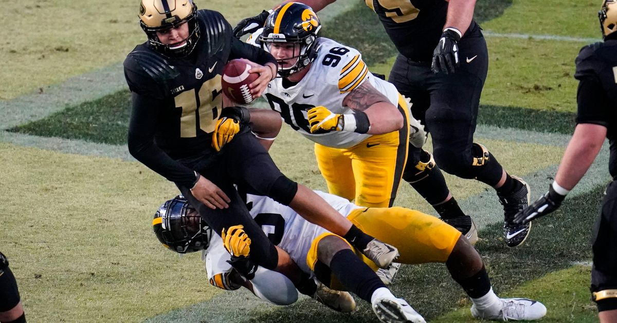 Heflin at home helping anchor No. 17 Iowa’s defensive line The