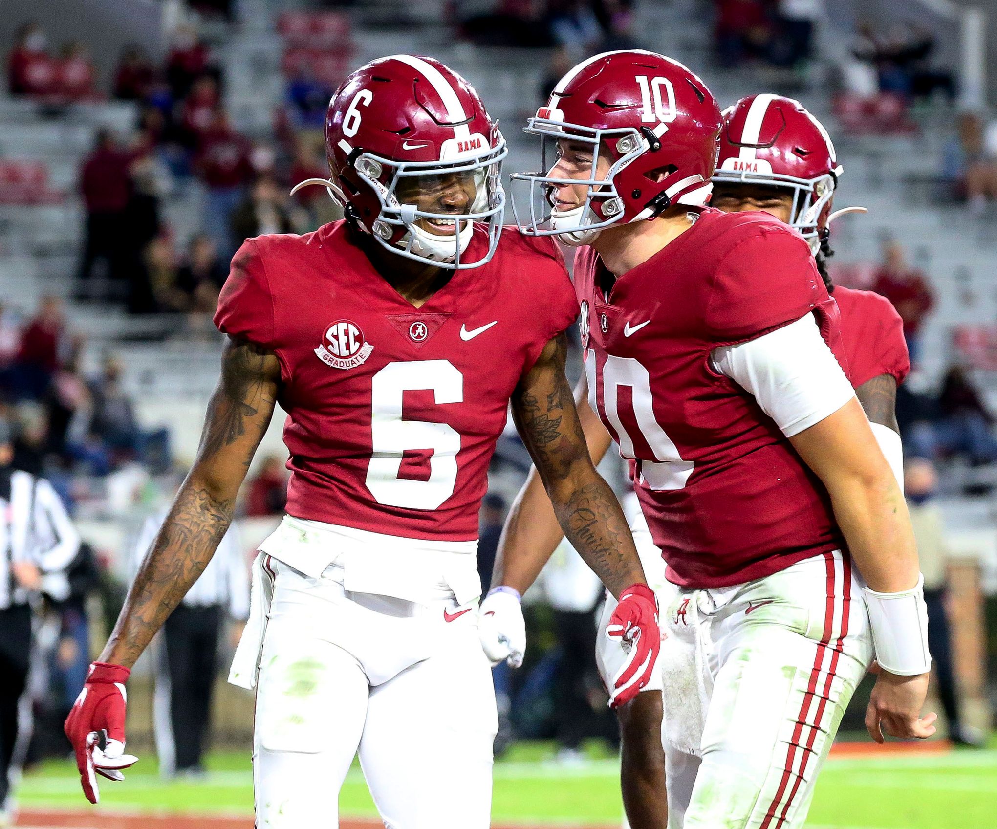 Mac Jones connects with John Metchie for two touchdowns during the