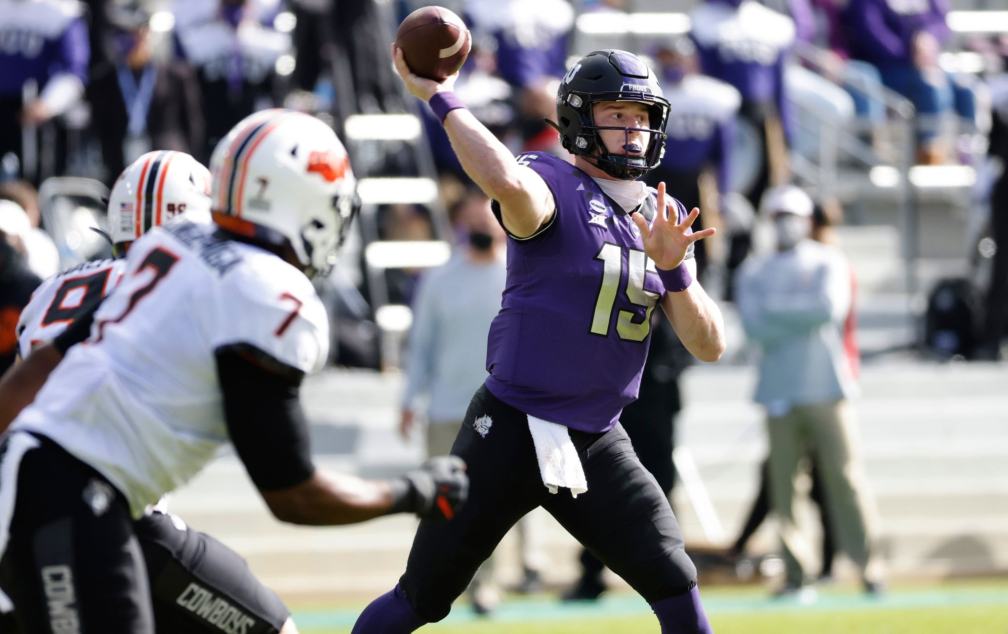 Oklahoma State's Spencer Sanders connects with Jelani Woods for 34