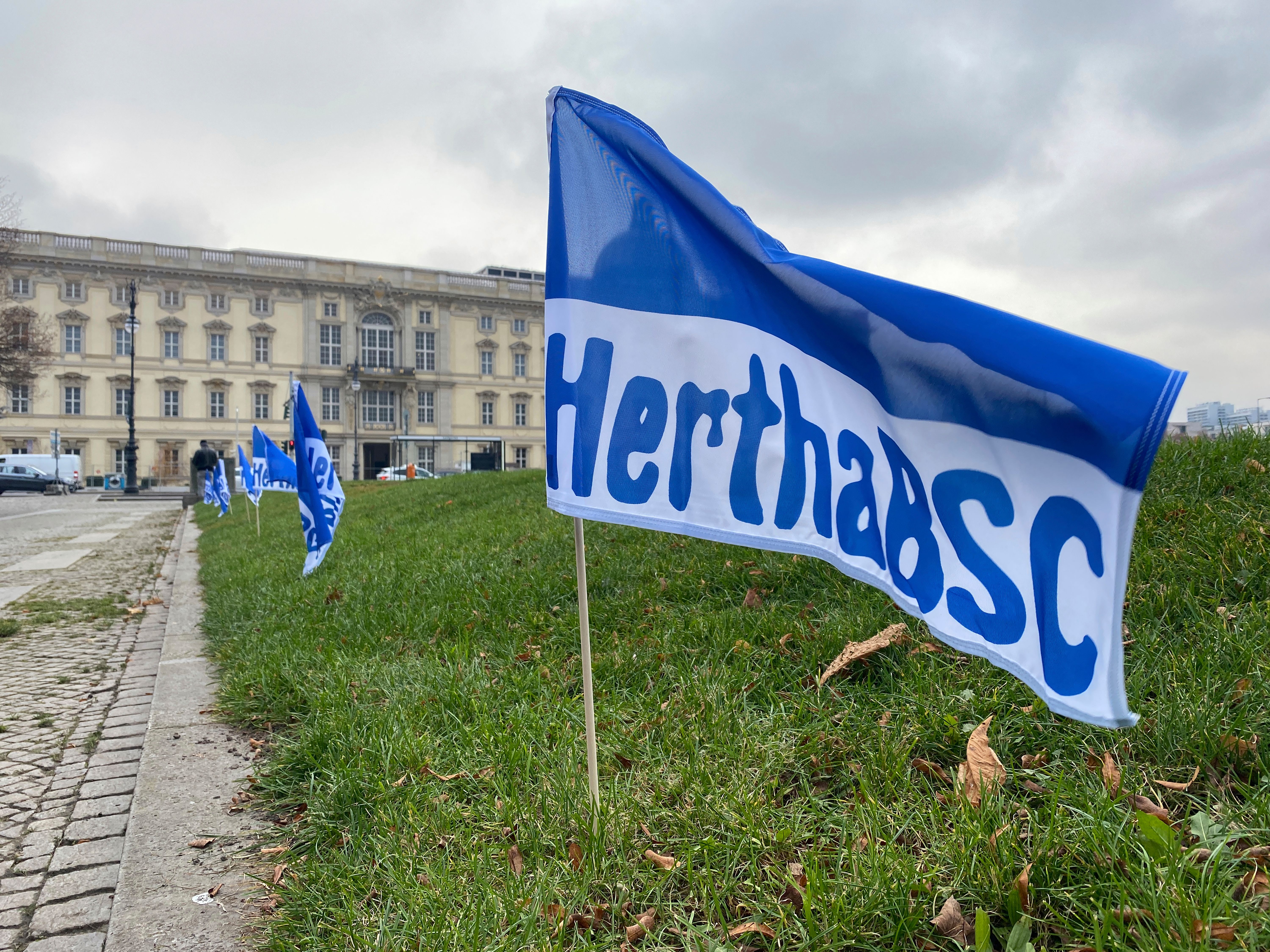 ブンデスリーガ　Hertha BSCの応援旗 Hertha BSC Flag-3x5ft Banner-100% polyester - flagsshop