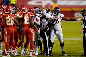 CHIEFS KINGDOM: Chiefs rally to beat Denver Broncos 22-16 to