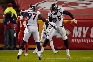 CHIEFS KINGDOM: Chiefs rally to beat Denver Broncos 22-16 to clinch playoff  berth