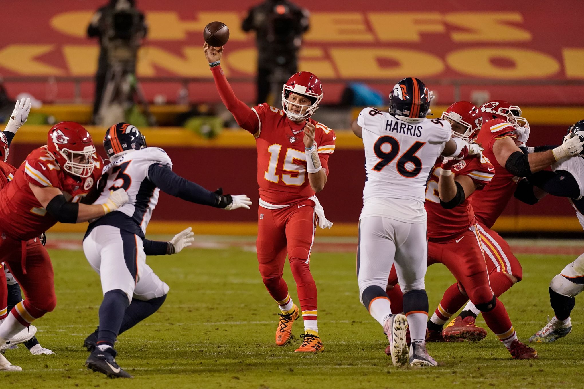 CHIEFS KINGDOM: Chiefs rally to beat Denver Broncos 22-16 to