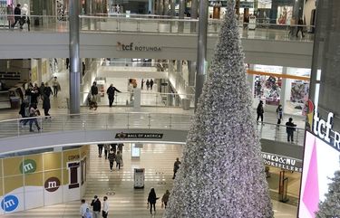 Shoppers during Black Friday at the Mall of America Friday in Bloomington. (David Joles/Star Tribune/TNS) 5116195W 5116195W