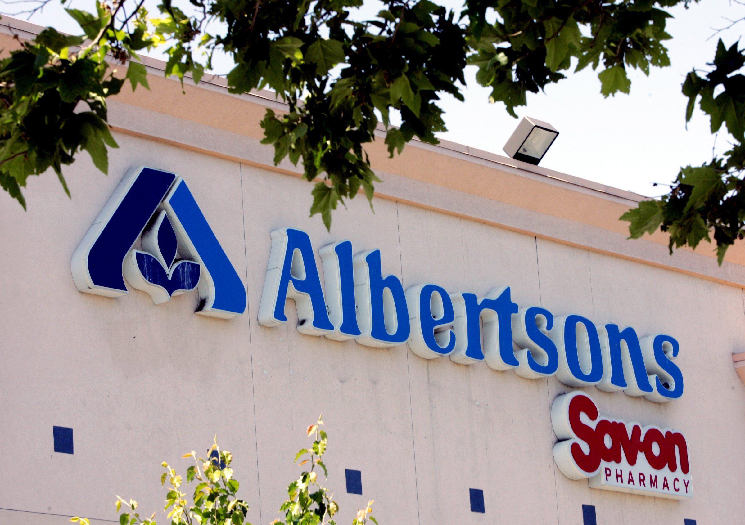 Albertsons is laying off employees and replacing them with gig