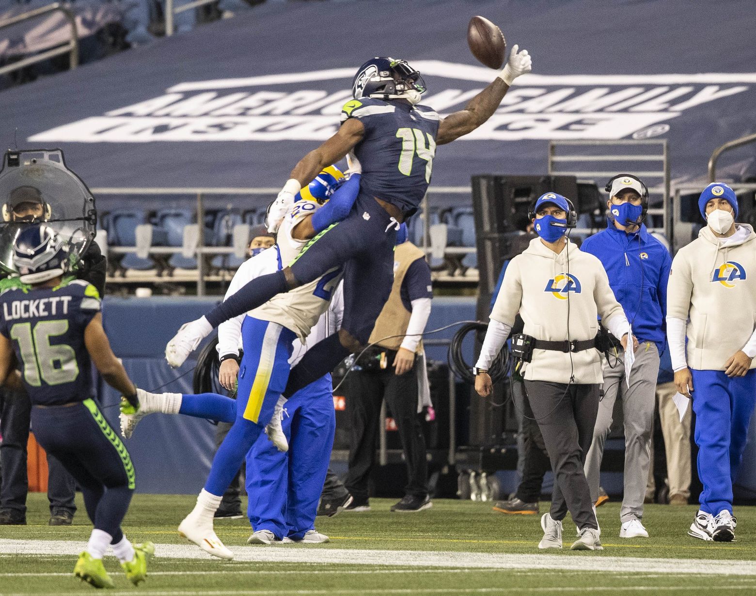 Seahawks have another bad plan and another playoff failure, battered Rams  beat them to advance