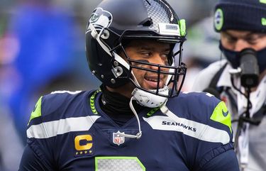 Russell Wilsonwarms up for Saturday’s NFC playoff game with the Rams.  The Los Angeles Rams played the Seattle Seahawks in the Wild Card round of the NFL Playoffs Saturday, January 9, 2021 at Lumen Field in Seattle, WA. 216064