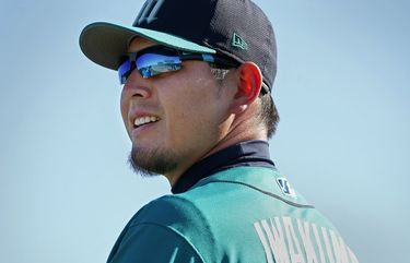 Seattle's Hisashi Iwakuma goes on DL, leaves hole in Mariners