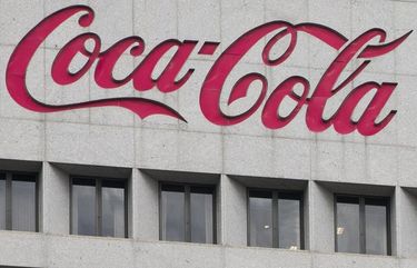 A logo sign outside of the headquarters of The Coca-Cola Company in Atlanta on October 7, 2017. (Kristoffer Tripplaar/Sipa USA/TNS) 1266844
