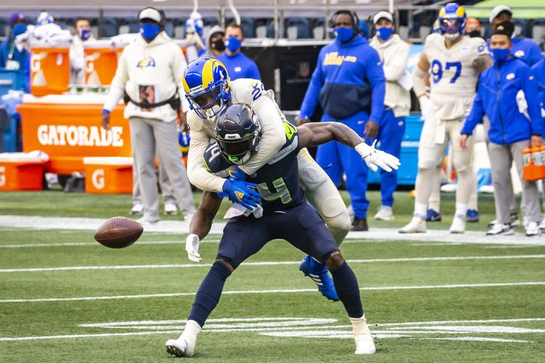 rams quarterback watches photographer fall