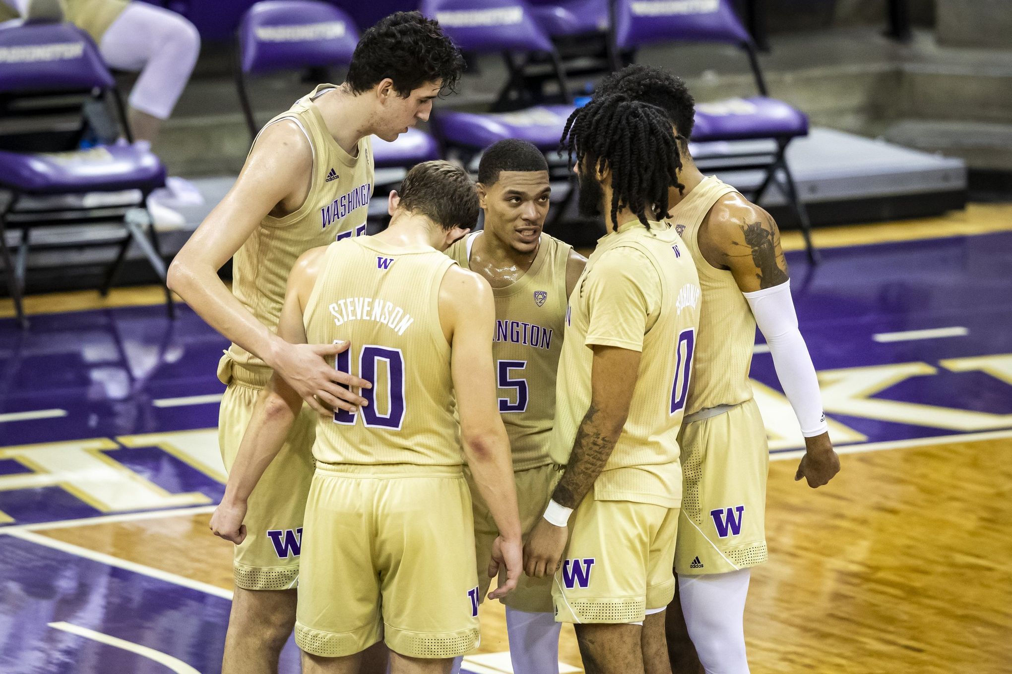 Did the Husky men’s basketball team reach a new low in this nightmare