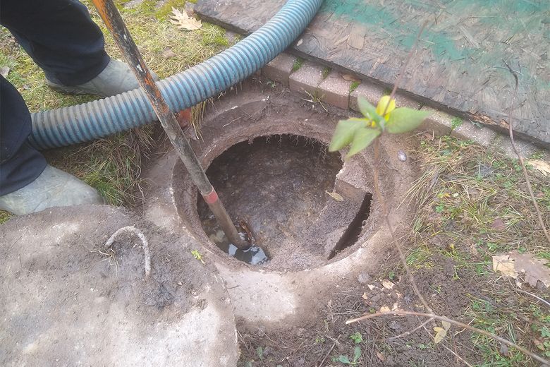 How to Drain a Septic Tank 