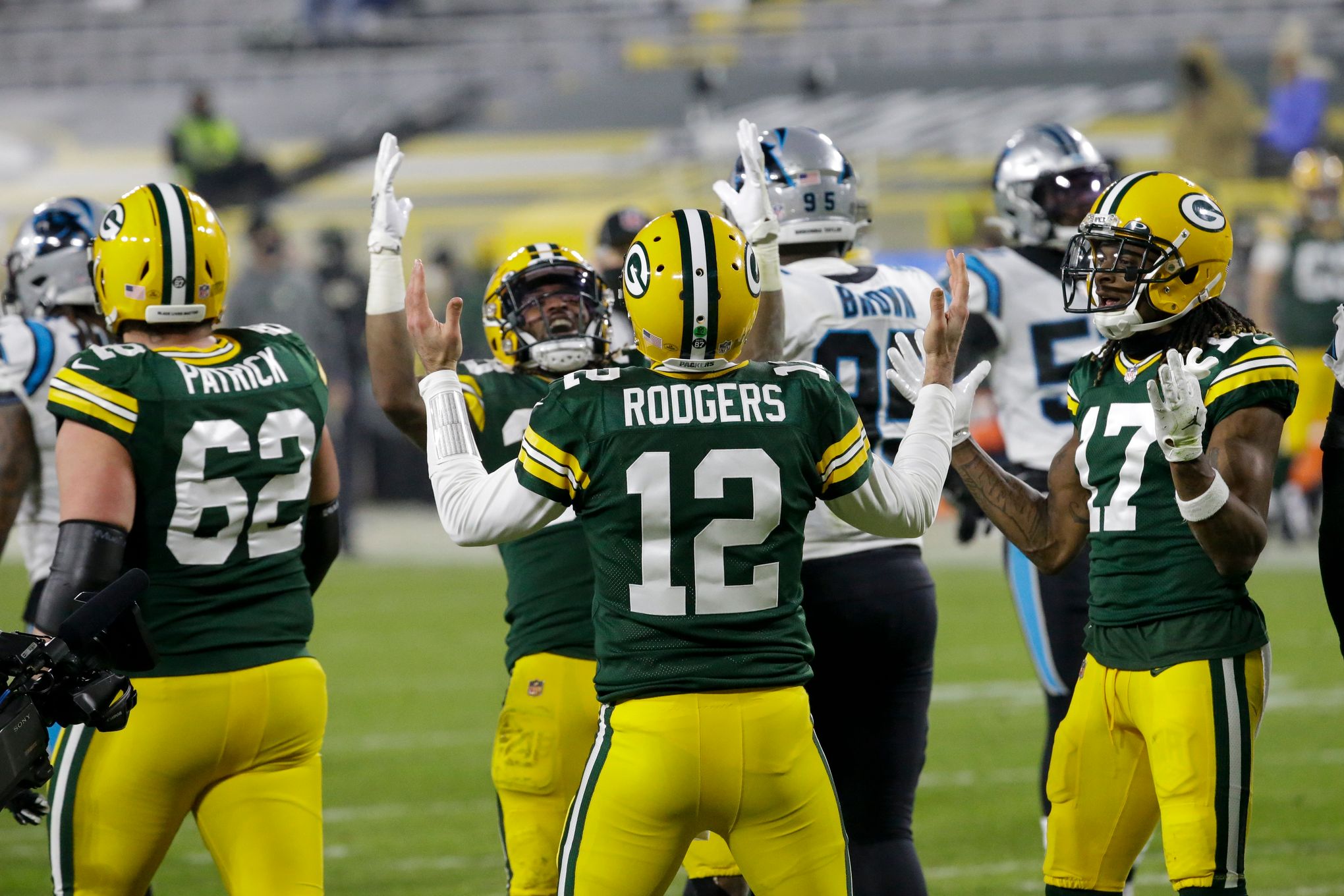 NFL announcers: Who is announcing Packers-Dolphins on Christmas in Week 16  - DraftKings Network