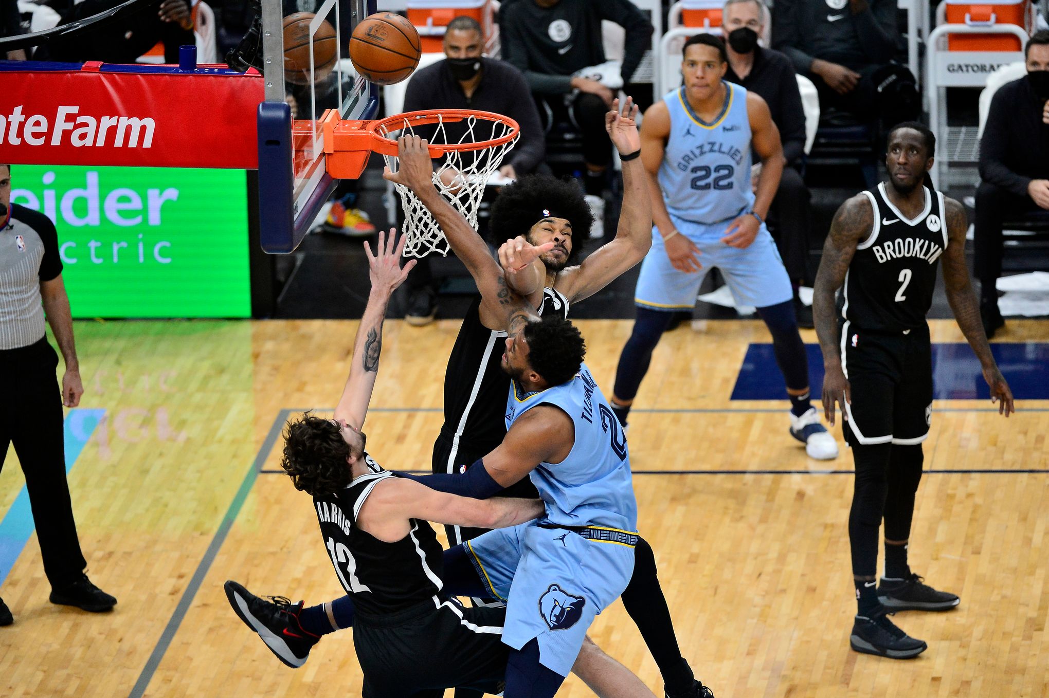 Brooks leads Grizzlies to 1st home victory 115110 over Nets The